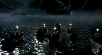 Mit den Booten geht es ber den See nach Hogwarts... (Bild aus dem Film, Copyright WB)